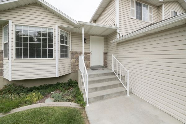 White Vinyl Siding Replacement in Vacaville